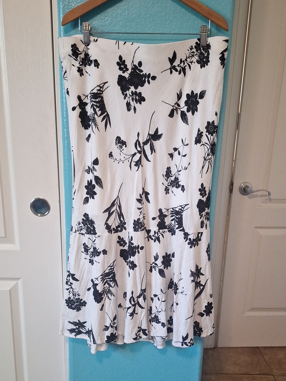 Cynthia Rowley White Skirt with Black Floral Print XL